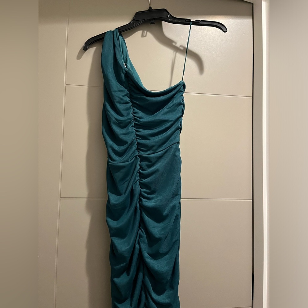 Green Ruched Midi Prom Dress 👗 - Picture 2 of 4